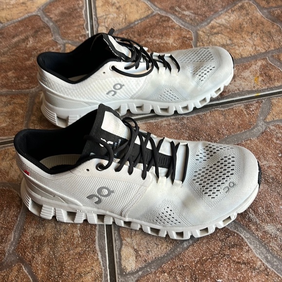 On Running Shoes Womens Cloud X Low Top Running Sneaker In